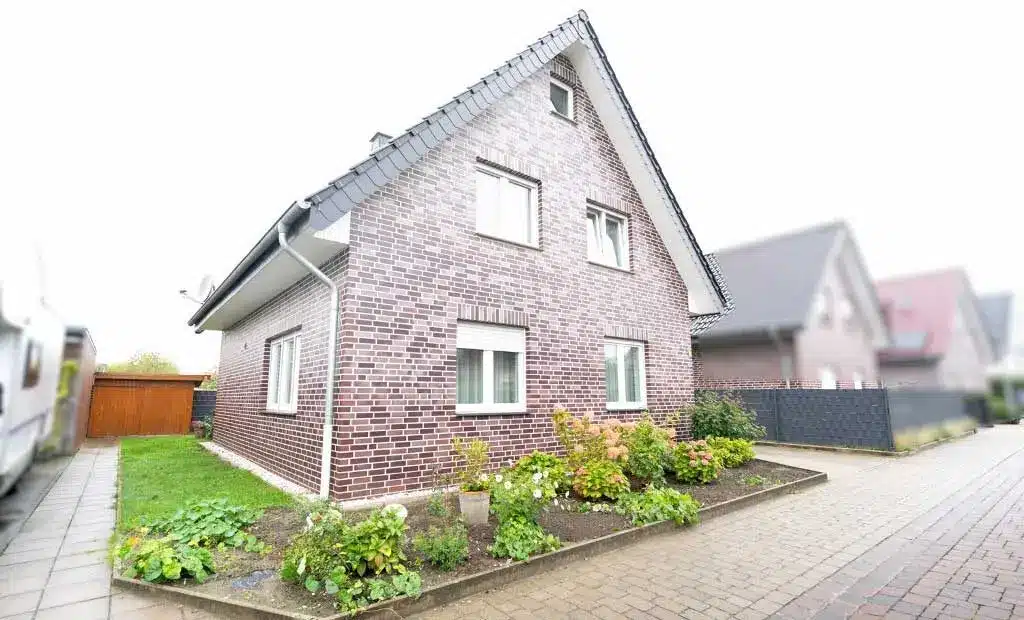 Sehr gepflegtes Energiesparhaus in Toplage von Senden - Hausansicht von vorne (Beitragsbild)