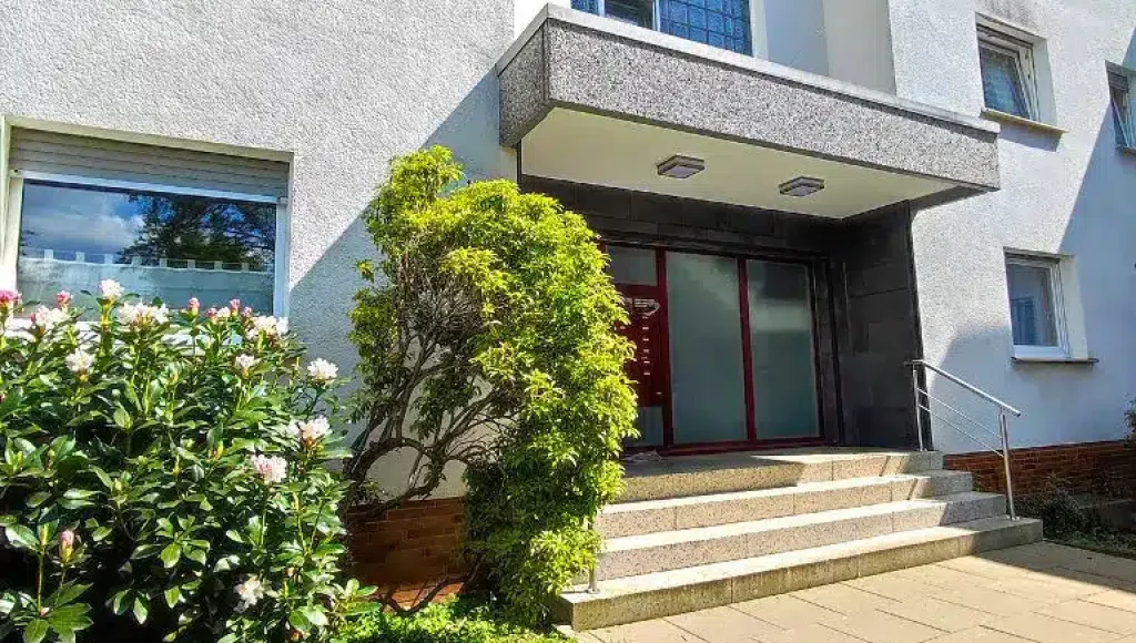 Oppenhome Immobilien - Zwei Wohnungen, ein Preis (Aussenansicht vorne)