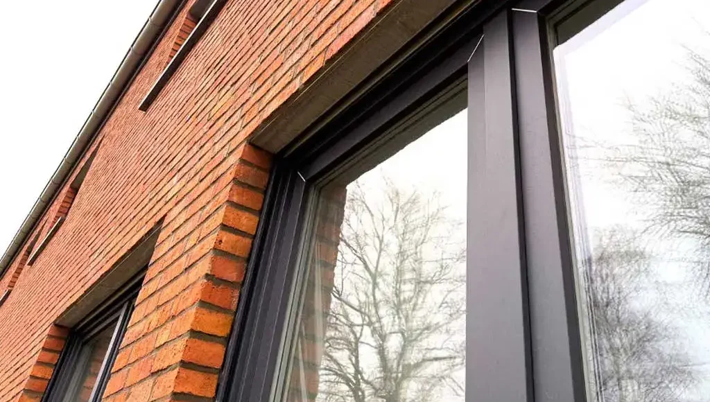 Oppenhome Immobilien - Familienfreundliches Reiheneckhaus mit großem Garten und hoher Energieeffizienz - Fenster