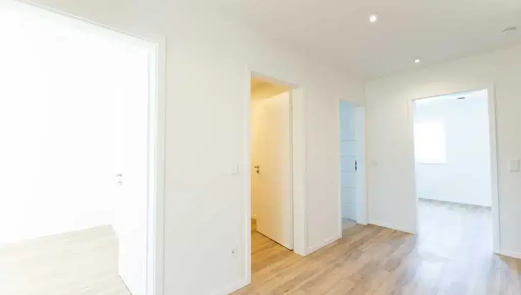 Oppenhome-Immobilien - Energieeffizientes und modernes Wohnen (Flur)