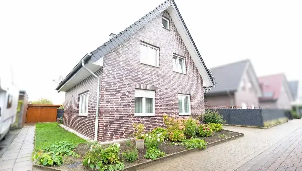 Sehr gepflegtes Energiesparhaus in Toplage von Senden - Hausansicht von vorne (Beitragsbild)